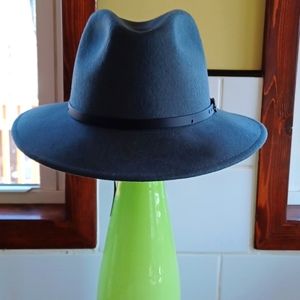 NWT WOMENS FELT HAT